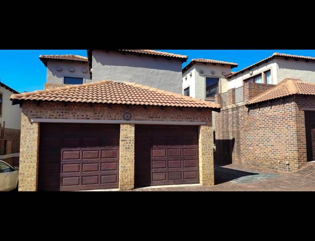 2 BEDROOM TOWNHOUSE FOR SALE IN WILLOWBROOK